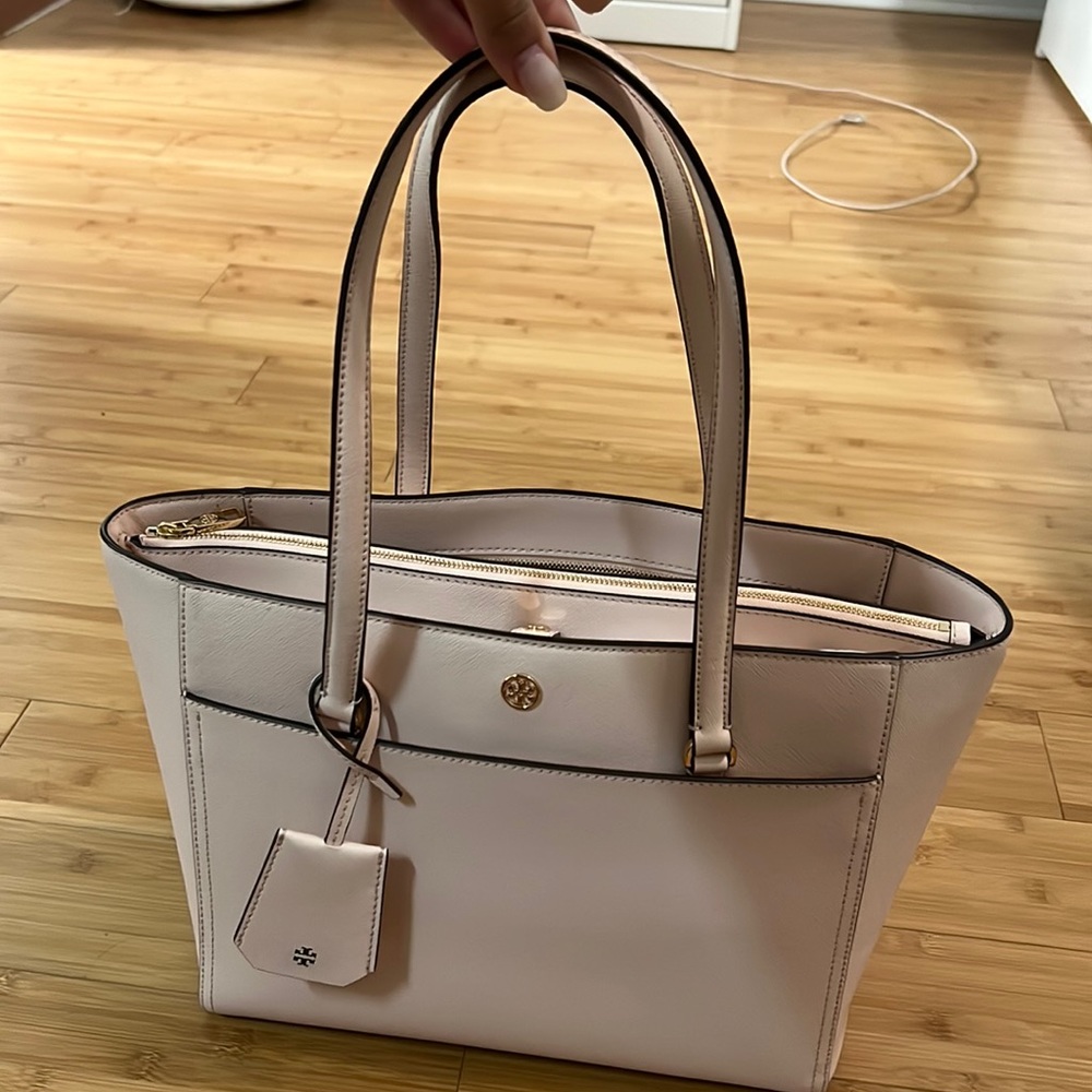 BRAND NEW Tory Burch shoulder bag!